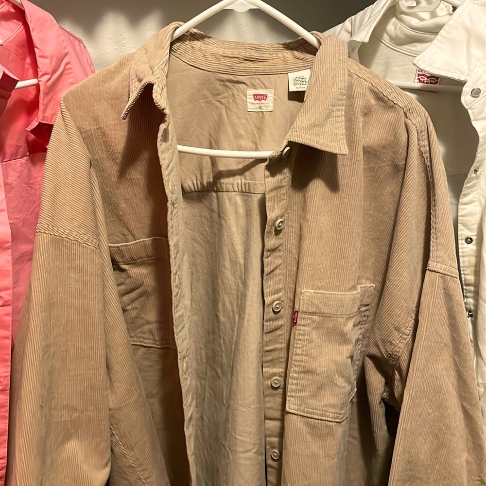 LEVI’S XL CORDUROY BUTTON DOWN